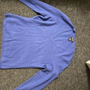 Lord & Taylor Cashmere women's  V-Neck Sweater in Blue